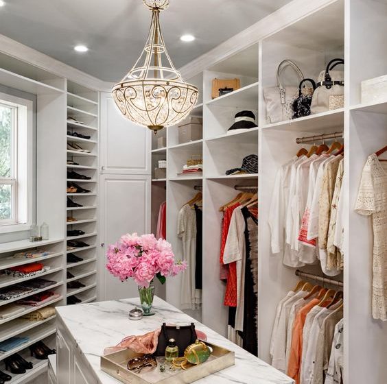 Tips To Creating A Seamless Walk-in Closet Design