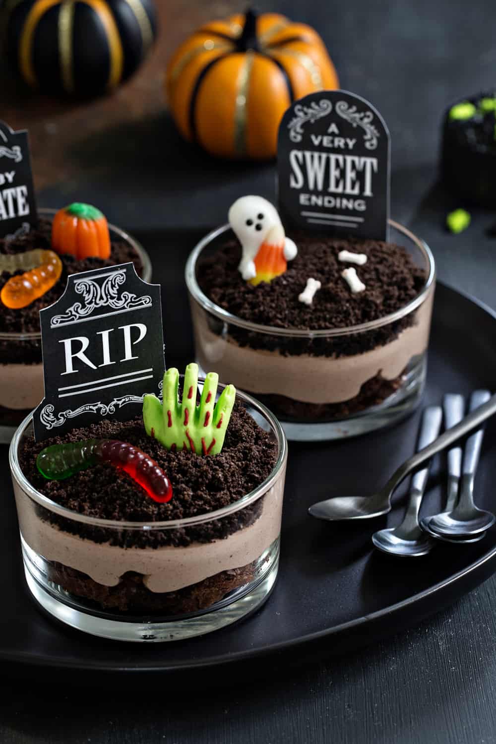 Pull Off A Sophisticated Look With These Halloween Decoration Ideas