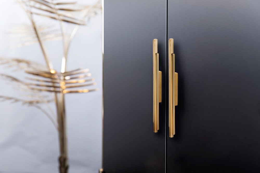 5 Oversized Door Pulls with a Distinctive Aesthetic 9