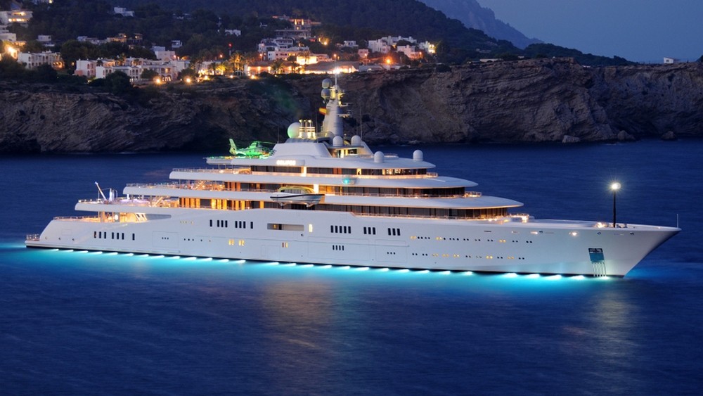 Luxury Yachts The World's Largest Vessels that Shocked the Industry 5