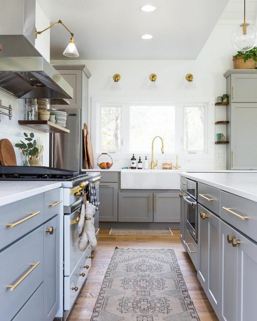 Kitchen Ideas: 12 Exceptional Interiors Featuring Cabinet Hardware