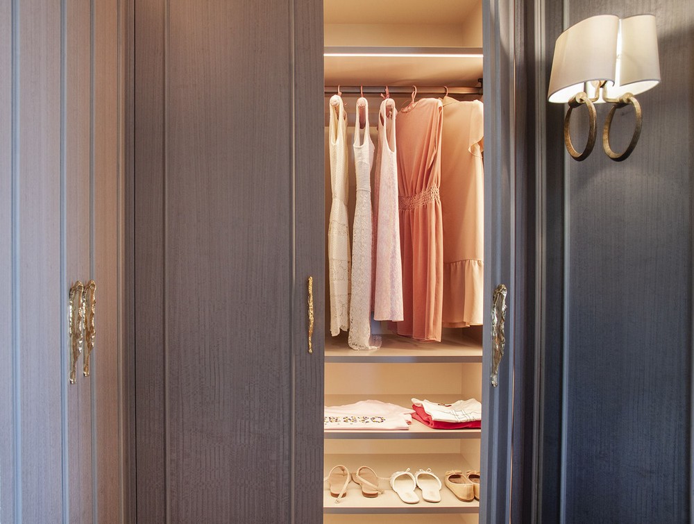 Be Marveled by Hardware Inspirations for Closet and Dressing Rooms 3