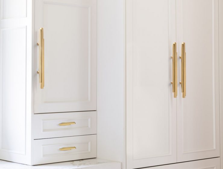 Kitchen cabinetry enriched with Skyline cabinet hardware handles by PullCast