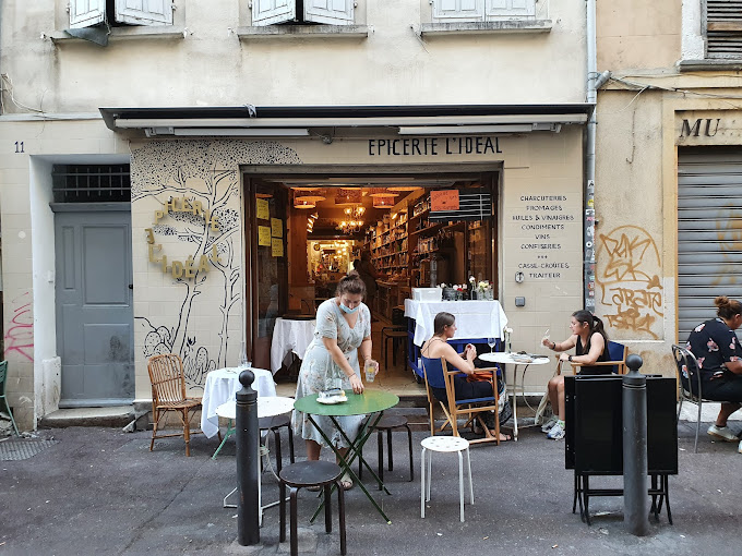 VISIT MARSEILLE WITH JACQUEMUS: A TRAVEL GUIDE FOR A PERFECT SUMMER